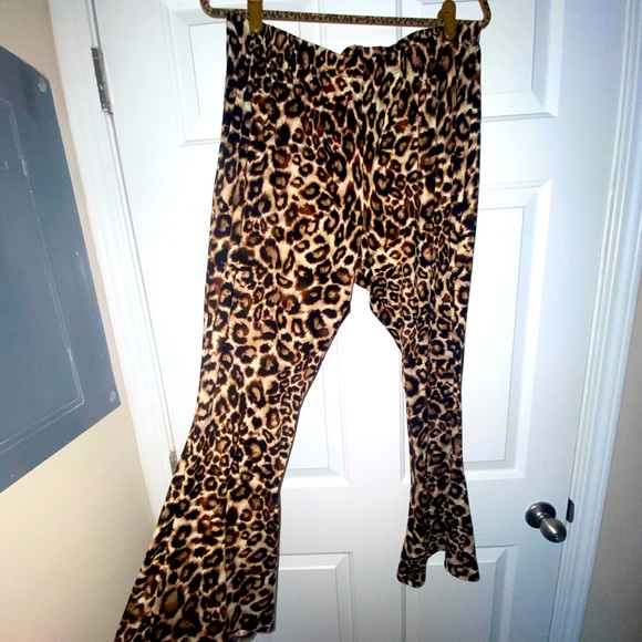 ๐ซSOLD๐ซ Cheetah print flared pants PLUS SIZE - Picture 3 of 4